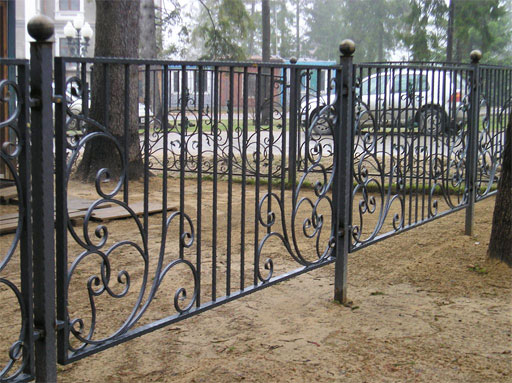 кованое декоративное ограждение